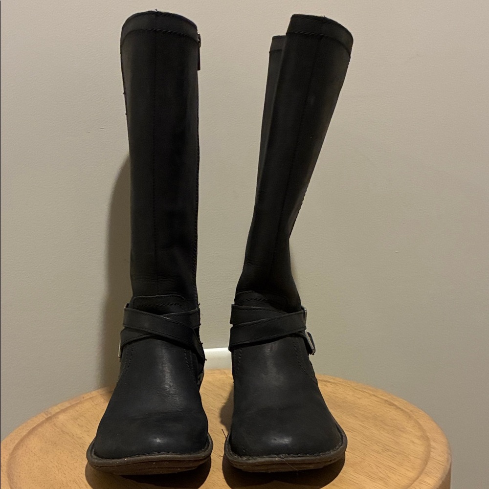 UGG women’s Rosen shearling lined black leather boots